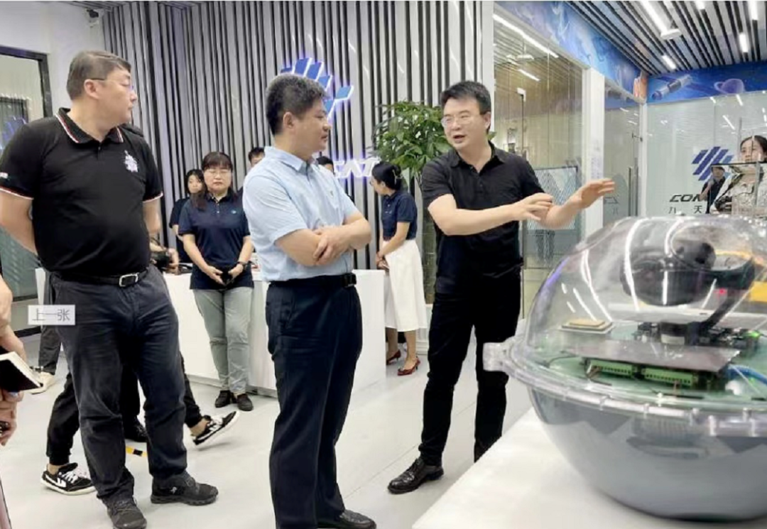 青岛市市南区王锋书记莅临九天微星指导工作，希望加快紧密合作的步伐，发挥卫星应用技术重要价值